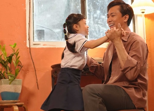 'Bố đơn thân' Hồ Việt Trung chi nửa tỷ đồng mừng sinh nhật con gái