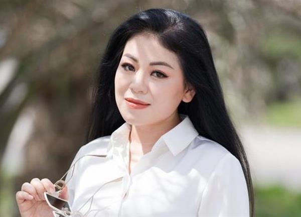 'Lùm xùm' Anh Thơ và các 'anh hùng bàn phím' sau cú sốc thần tượng