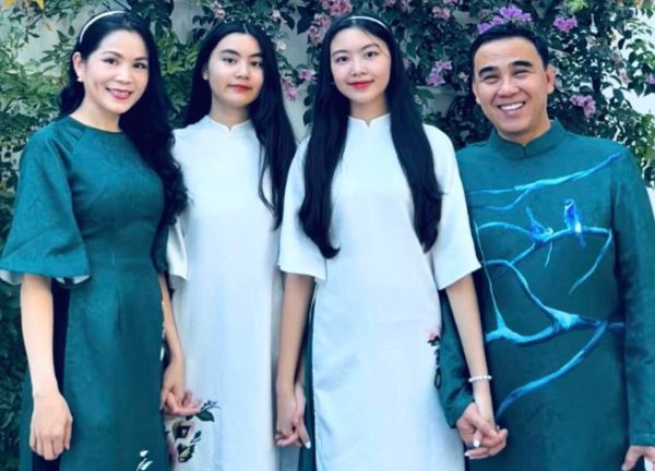 MC Quyền Linh 10 năm không ngủ cùng vợ, hôn nhân viên mãn trong cơ ngơi đồ sộ cạnh 2 ái nữ "hoa hậu"