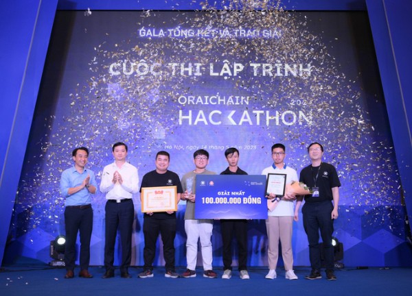Tìm ra quán quân lập trình sau 24 giờ Hackathon