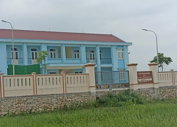 Vụ tiêm vắc xin hết hạn sử dụng: Tạm đình chỉ công tác 2 nhân viên y tế