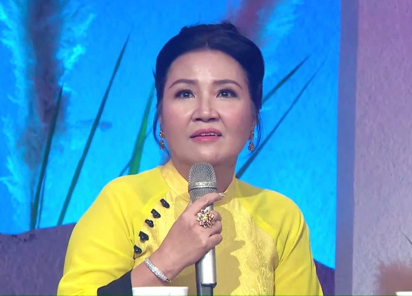 Hé lộ hôn nhân viên mãn 40 năm của 'mẹ chồng quốc dân màn ảnh Việt'