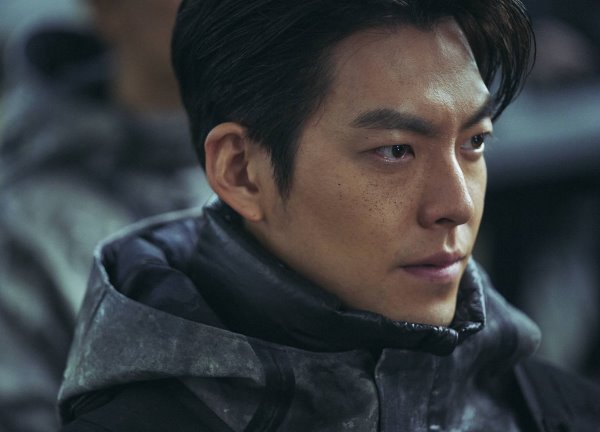 Vì sao 'Black Knight' có Kim Woo Bin gây tranh cãi nhưng vẫn hot?