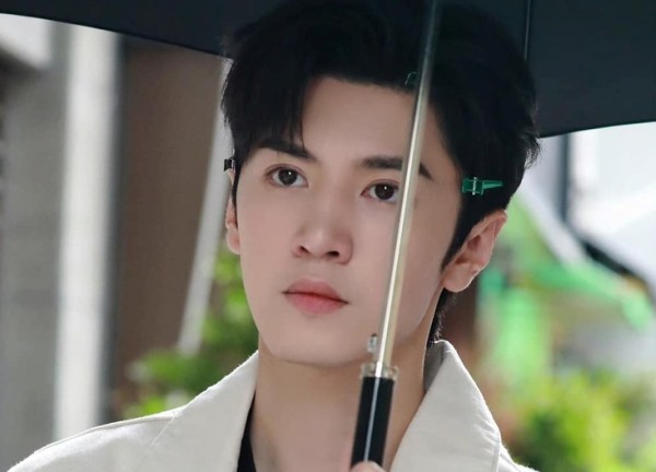 Mỹ nam hot nhất màn ảnh hiện tại tăng nửa triệu fan trong 7 ngày nhờ vai diễn gây tranh cãi