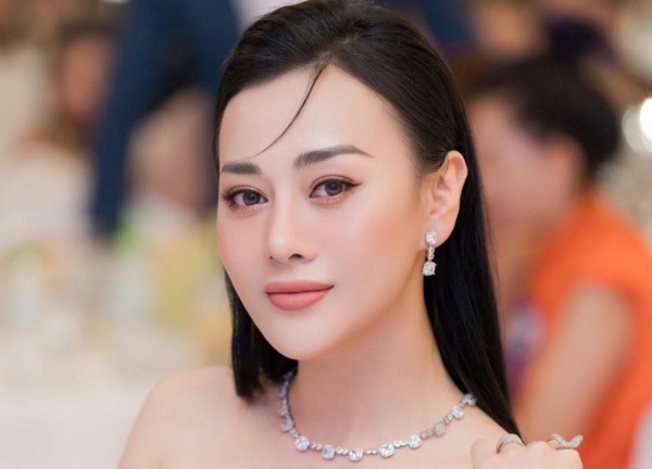 Đường tình của Phương Oanh trước khi đăng ký kết hôn với Shark Bình