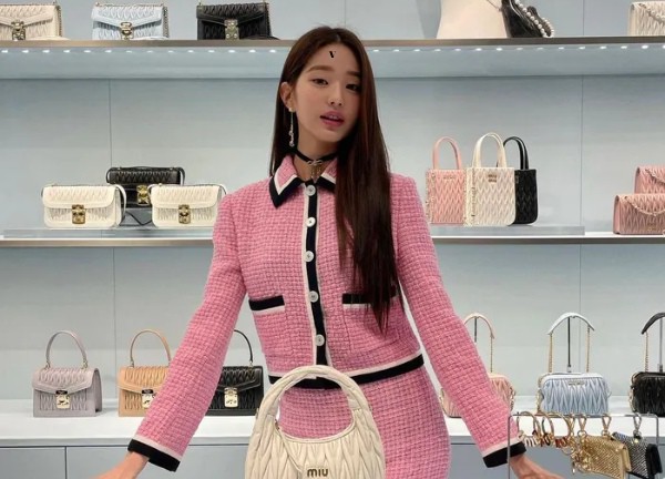 Đại sứ Jang Won Young xuất hiện với vẻ ngoài nhí nhảnh, trẻ trung