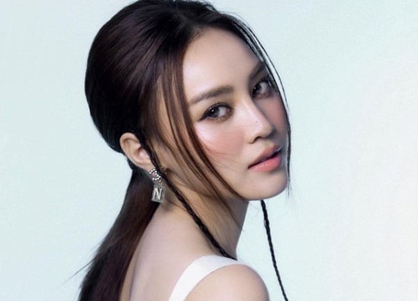 Ninh Dương Lan Ngọc than thở "không có một show", còn rất lâu mới gặp lại khán giả