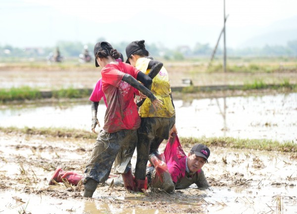 Trường Giang lao đao, kêu cứu trên bãi bùn ở Bình Định