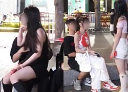 Many hotgirls "lack of clothes" risked sitting on the lap of other people's boyfriends on the pedestrian street: What's going on?