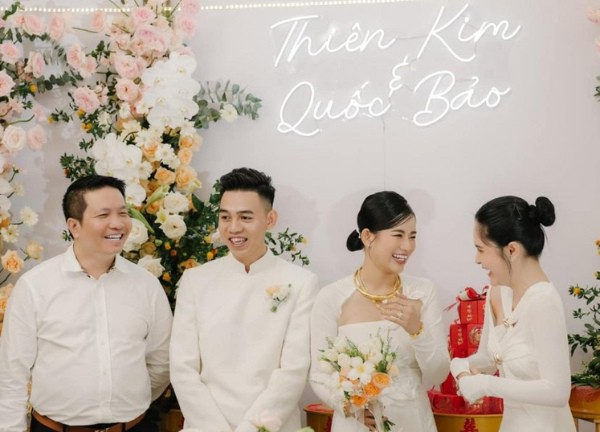 Bảo mẫu của "đại gia quận 7" mang thai con đầu lòng sau đám cưới chục tỷ