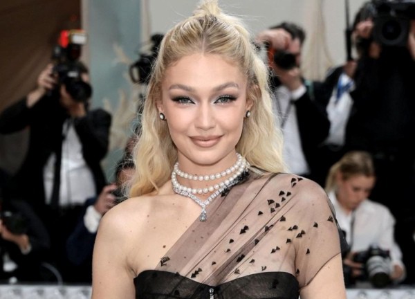 Động thái của Gigi Hadid sau bê bối bị bắt vì tàng trữ cần sa