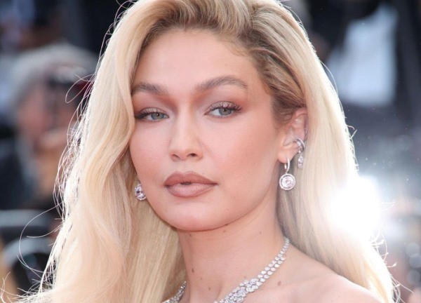 Gigi Hadid bị phạt 1000 USD vì tàng trữ cần sa