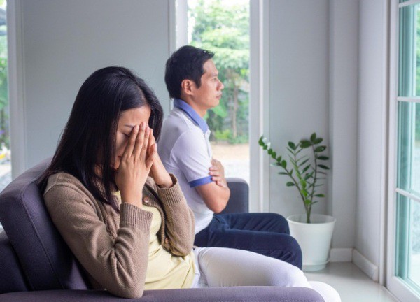 Nửa đêm chồng biến mất, tôi cay đắng chờ anh trước cửa nhà nghỉ