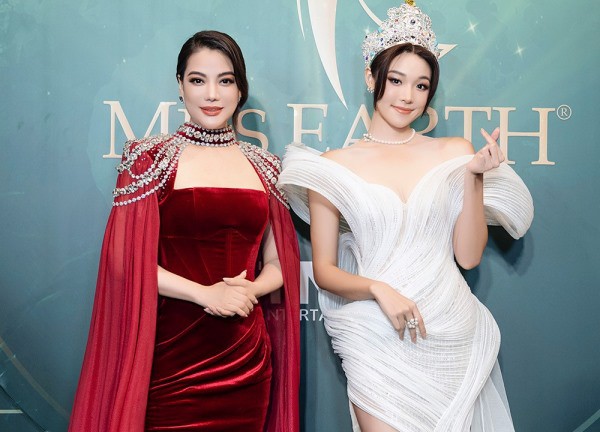Trương Ngọc Ánh lộng lẫy như 'bà hoàng' bên Miss Earth Mina Sue Choi