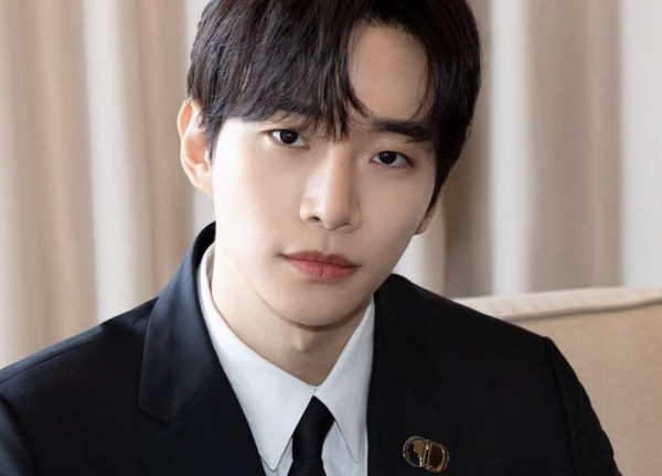 "Mỹ nam" Lee Junho giàu cỡ nào?