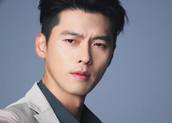 Hyun Bin lộ ảnh quá khứ bị loạt mỹ nhân bao vây, một sao nữ có tiếng lao tới ôm ấp