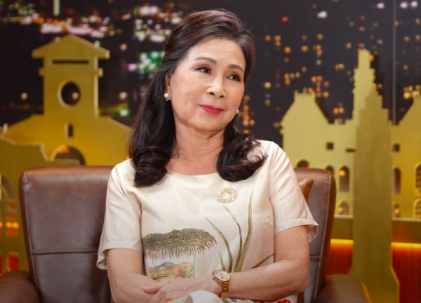 NSND Kim Xuân: "Chồng lo lắng vì tôi hay đi diễn khuya"