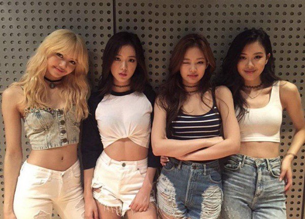 BLACKPINK tung ảnh chưa từng công bố nhân kỷ niệm 7 năm: Jennie siêu đáng yêu, Jisoo lạ lẫm