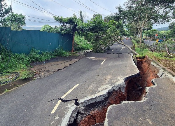 'Tác động vào núi rừng càng nhiều, con người gánh hậu quả sạt lở càng lớn'