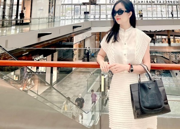 2 cô gái chia tay bạn trai dù đã có con, giờ "thay da đổi thịt" không ngờ