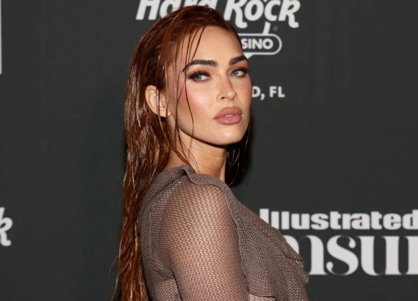 'Bom sex' Megan Fox: Câu chuyện về ngón tay khoèo, làm thơ về 'trai đẹp'