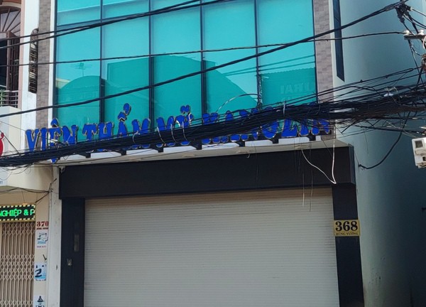 Đà Nẵng: Nhân viên lao công căng da mặt cho khách tại cơ sở thẩm mỹ