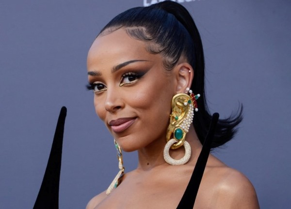 Doja Cat không lo lắng khi bị fan quay lưng