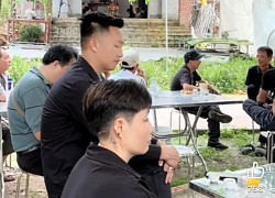 Huấn Hoa Hồng viếng hương mẹ Khá Bảnh, hỗ trợ 120 triệu lo tang sự, cảm thấy tiếc nuối vì chưa hoàn thành điều này