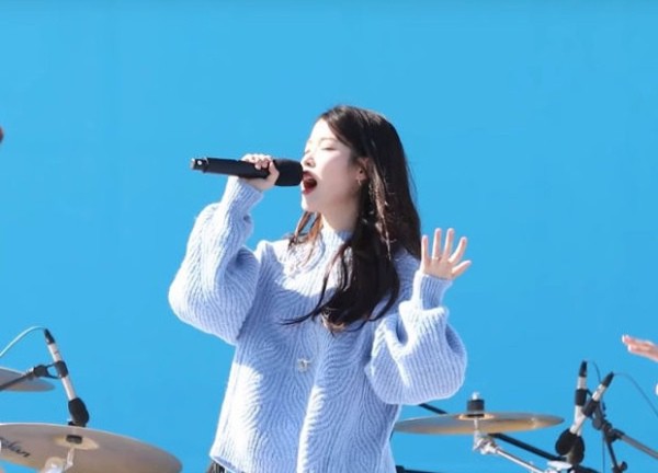 IU chiều lòng fan, không tăng giá vé concert