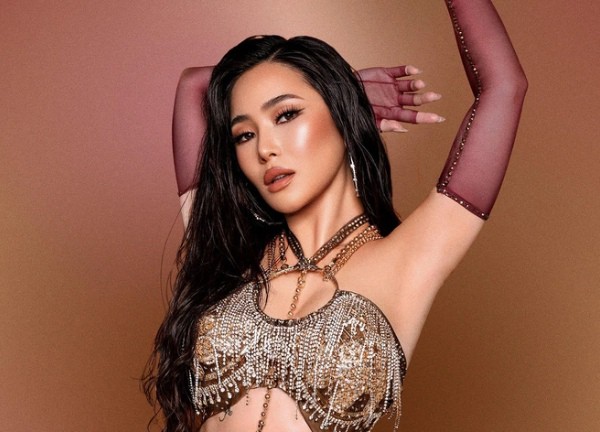 Khi Hương Tràm 'nổi loạn' thành Charmy Pham