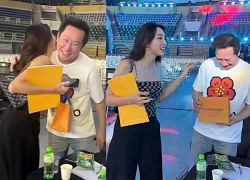 Thuy Tien smiled happily to see Mr. Nawat again, cuddled and gave gifts after a lot of noise, criticized: Comedy like a circus