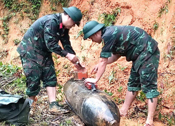 Nghệ An: Hủy nổ thành công quả bom nặng 340kg lộ thiên sau cơn lụt và mưa to