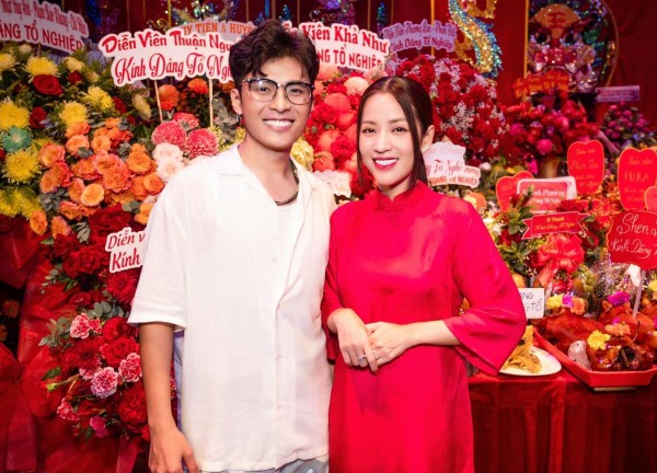 Puka và Gin Tuấn Kiệt "dính như sam" sau khi xác nhận tình cảm, đàng gái còn có hành động đánh dấu chủ quyền