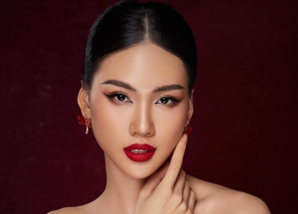 Tranh cãi phần thi ứng xử của Bùi Quỳnh Hoa: Bị soi y hệt văn mẫu trên mạng, tiếng Anh càng thất vọng hơn?