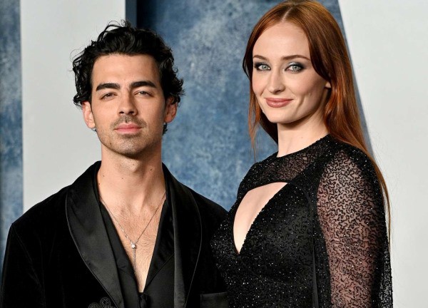 Joe Jonas - Sophie Turner lần đầu lên tiếng về việc ly hôn