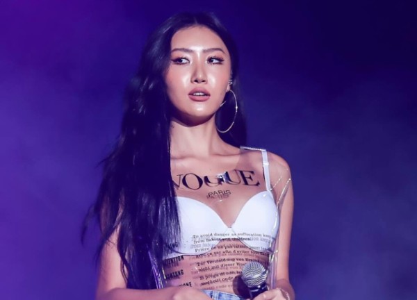 Hwasa có nguy cơ đối mặt với án tù, phạt 90 triệu vì màn trình diễn phản cảm ở trường đại học