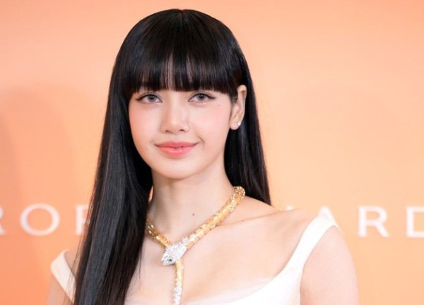 Lisa (Blackpink) bị 'ném đá' vì đồng ý diễn ở câu lạc bộ thoát y