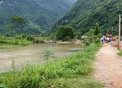 Tặng Giấy khen cho công dân dũng cảm cứu người đuối nước