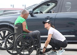 Jennifer Garner behaved "strangely" with a disabled homeless person. Seeing the paparazzi, she immediately acted unexpectedly