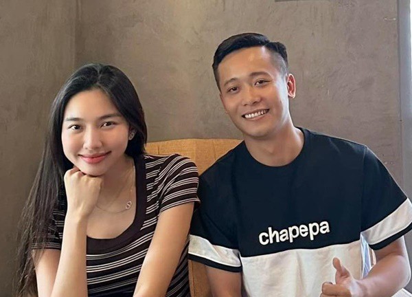 Hoa hậu Thùy Tiên một lần nói rõ mối quan hệ với Quang Linh Vlog, cầu xin khán giả đừng suy diễn