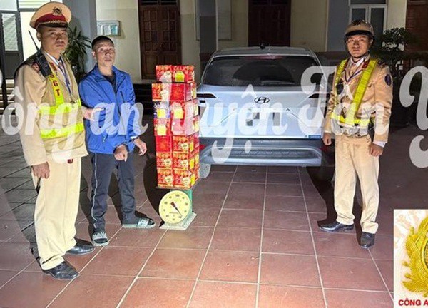 Bắt đối tượng mua bán trái phép 36,5 kg pháo nổ tại Tân Yên