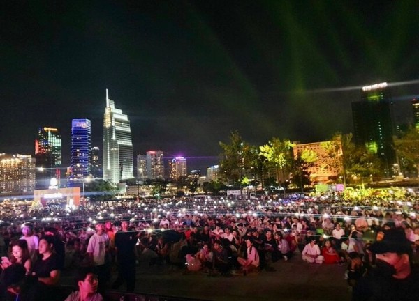 TP.HCM: Màn kết hợp của âm thanh, ánh sáng và pháo hoa tại lễ Countdown 2024