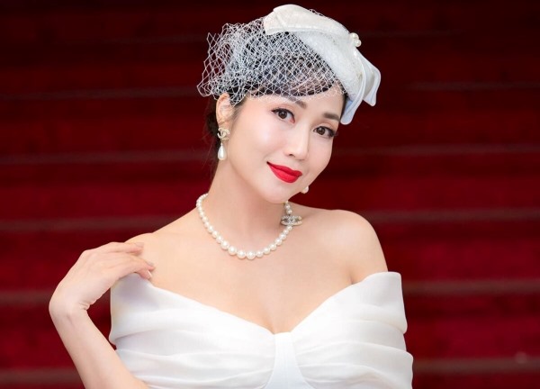 Nữ nghệ sĩ rời showbiz, làm cô giáo dạy yoga, vừa được phong NSƯT là ai?