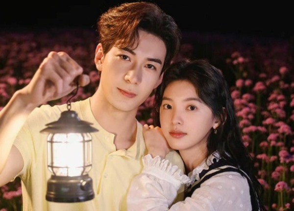 Cặp đôi ngôn tình có "phản ứng" ngoài ý muốn khi đóng cảnh hôn, càng giải thích càng lộ dấu hiệu "yêu thật"