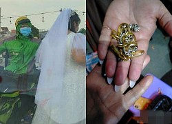 What did the man who snatched the bride's chain of 16 gold rings declare?