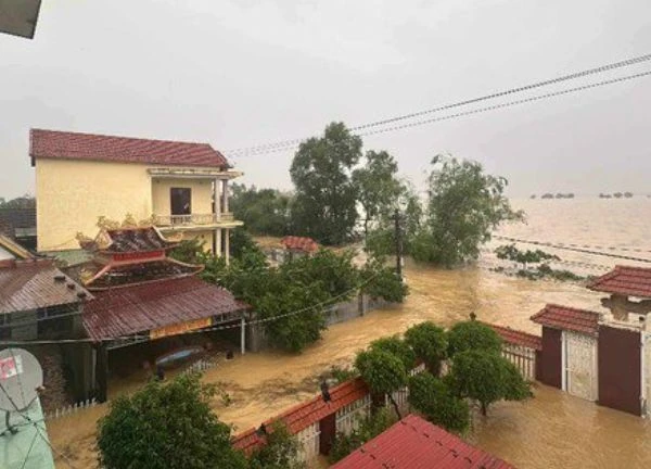 Bão Trami khiến Quảng Bình lao đao, ngập trong nước, cả nước huỷ 100 chuyến bay