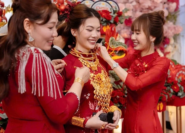 Chủ tiệm vàng U40 trẻ xinh lên chức mẹ chồng: Ăn yến thay cơm, chưa qua thẩm mỹ