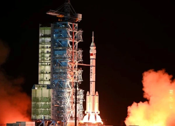 Trung Quốc phóng tàu vũ trụ Thần Châu-19