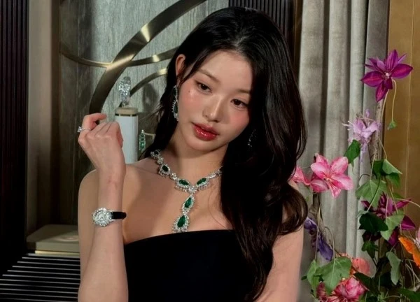 Sao Hàn 29/10: Công chúa Kpop đeo trang sức tiền tỷ, khoe nhan sắc ngọt ngào