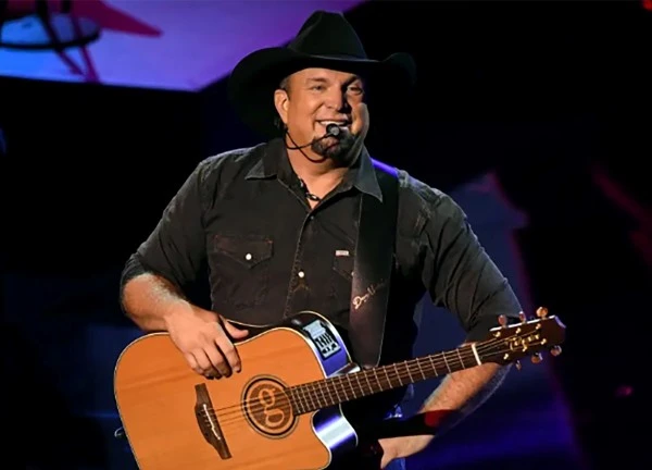 Ngôi sao nhạc đồng quê Garth Brooks bị cáo buộc tấn công tình dục